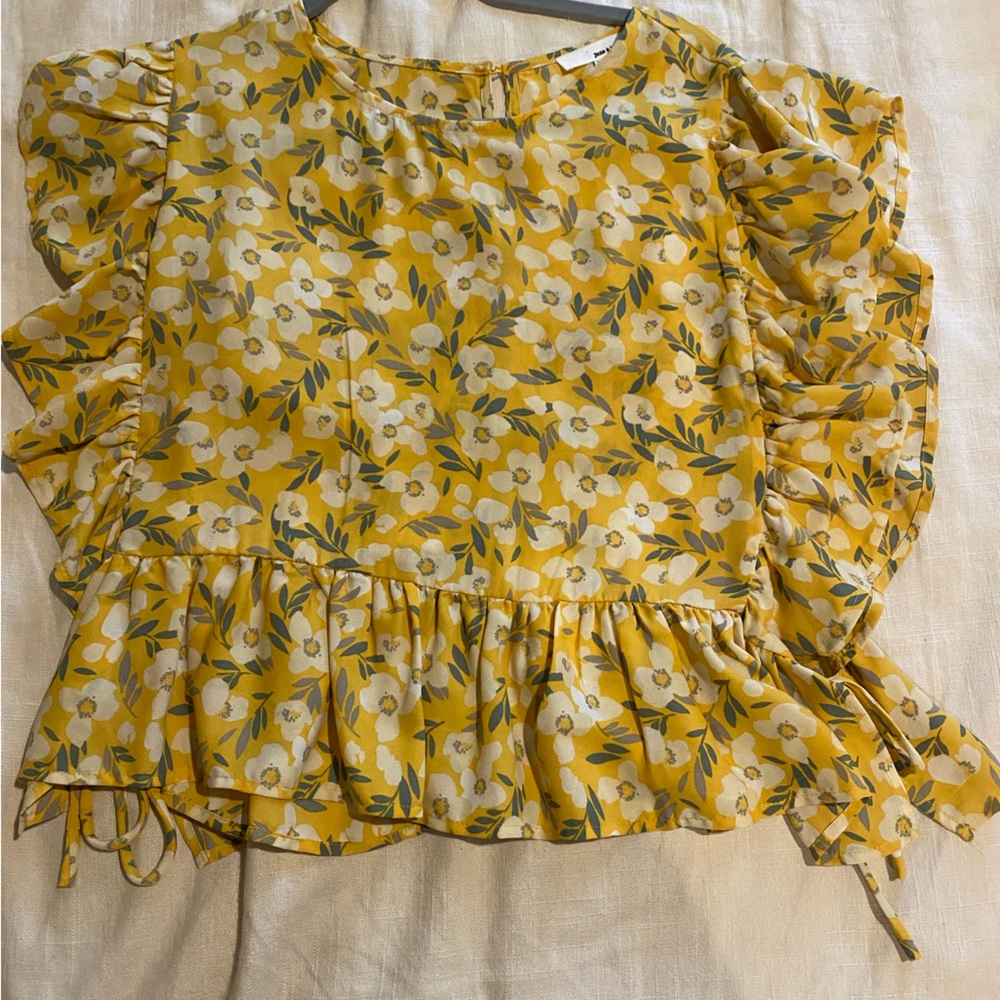 June and Hudson yellow flower top